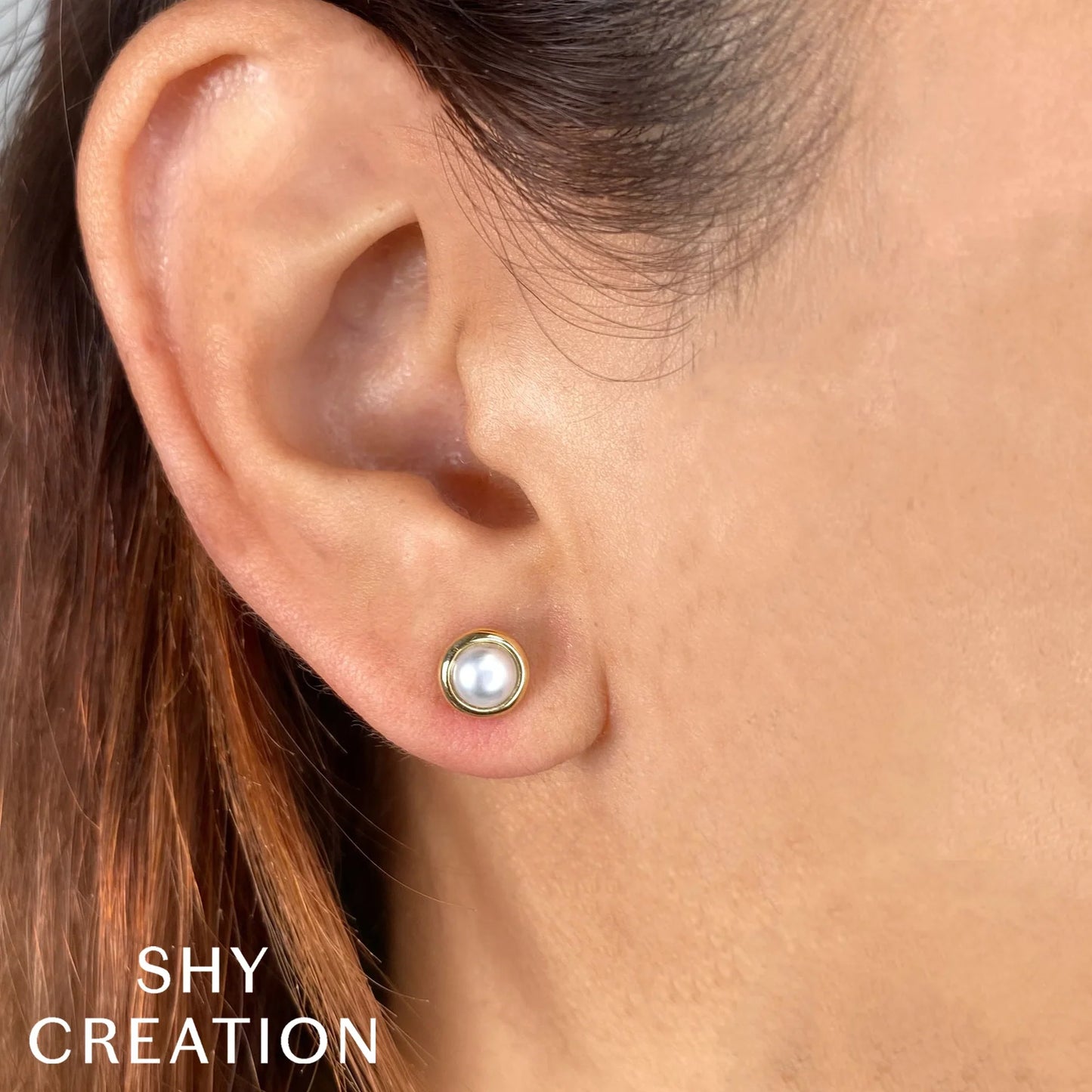 Elegant Cultured Pearl Circle Stud Earring: Timeless Beauty